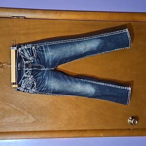 SILVER “Suki” Woman’s Mid Capri Jeans - Size 26